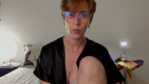 Snapshot of cuddlingbunnny chatting on 01/03/25, 09:15 Leonela online show from 01/03/25, 09:15