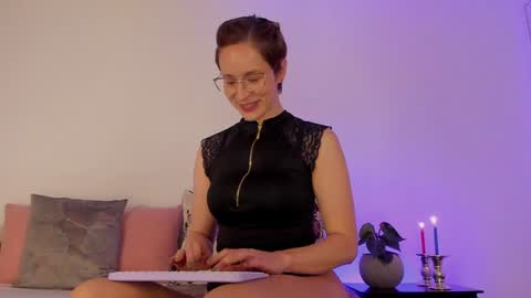 Snapshot of cuddlingbunnny chatting on 01/06/25, 04:55 Leonela online show from 01/06/25, 04:55