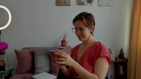 Snapshot of cuddlingbunnny chatting on 01/19/25, 04:36 Leonela online show from 01/19/25, 04:36