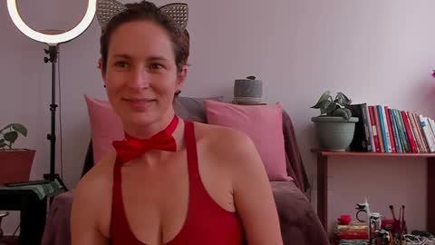 Snapshot of cuddlingbunnny chatting on 01/26/25, 07:09 Leonela online show from 01/26/25, 07:09