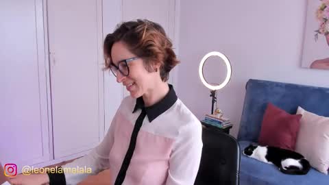 Snapshot of cuddlingbunnny chatting on 11/04/25, 04:39 Leonela online show from 11/04/25, 04:39