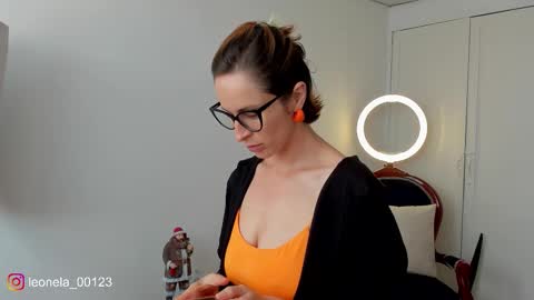 Leonela online show from 12/21/25, 06:15