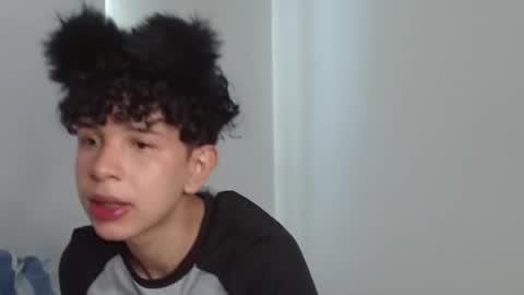 Snapshot of cuddly_twinkie chatting on 12/03/24, 04:06 Cuddly online show from 12/03/24, 04:06