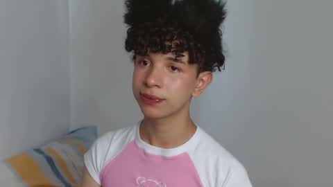 Snapshot of cuddly_twinkie chatting on 12/05/24, 04:55 Cuddly online show from 12/05/24, 04:55