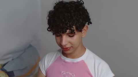 Snapshot of cuddly_twinkie chatting on 12/13/24, 02:43 Cuddly online show from 12/13/24, 02:43