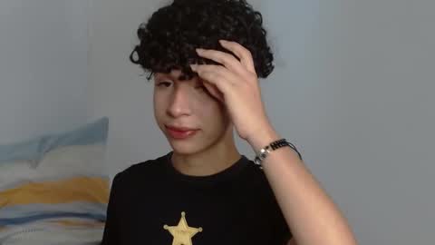 Snapshot of cuddly_twinkie chatting on 12/15/24, 04:59 Cuddly online show from 12/15/24, 04:59