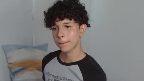 Snapshot of cuddly_twinkie chatting on 12/16/24, 04:38 Cuddly online show from 12/16/24, 04:38