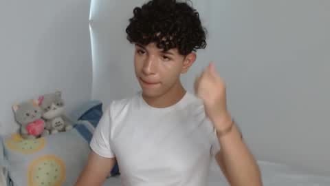 Snapshot of cuddly_twinkie chatting on 01/16/25, 07:41 Cuddly online show from 01/16/25, 07:41