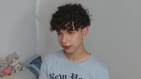 Snapshot of cuddly_twinkie chatting on 01/17/25, 08:22 Cuddly online show from 01/17/25, 08:22