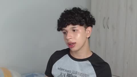 Snapshot of cuddly_twinkie chatting on 01/24/25, 06:25 Cuddly online show from 01/24/25, 06:25