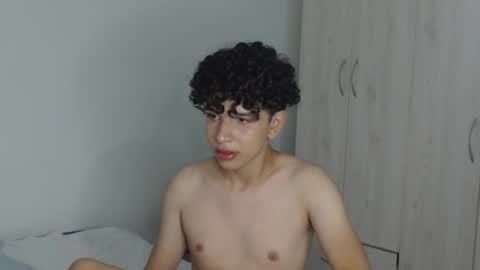 Snapshot of cuddly_twinkie chatting on 01/27/25, 05:03 Cuddly online show from 01/27/25, 05:03