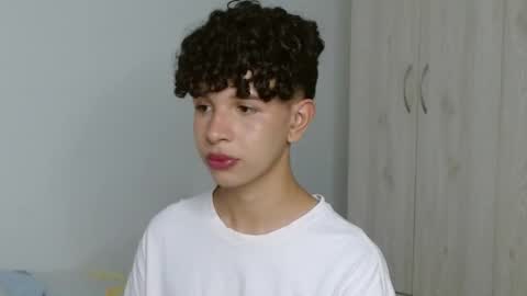 Snapshot of cuddly_twinkie chatting on 02/01/25, 05:07 Cuddly online show from 02/01/25, 05:07