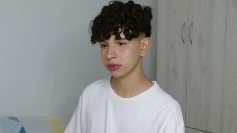 Snapshot of cuddly_twinkie chatting on 02/01/25, 08:08 Cuddly online show from 02/01/25, 08:08