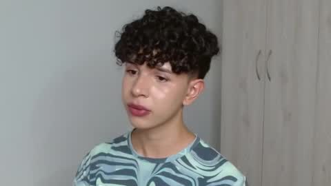 Snapshot of cuddly_twinkie chatting on 02/02/25, 04:37 Cuddly online show from 02/02/25, 04:37