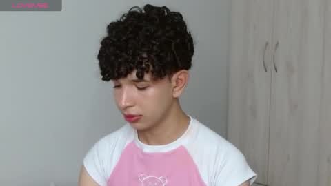 Snapshot of cuddly_twinkie chatting on 02/16/25, 08:33 Cuddly online show from 02/16/25, 08:33