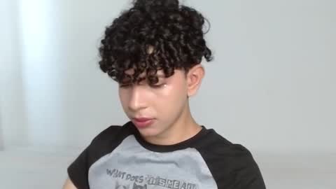 Snapshot of cuddly_twinkie chatting on 02/20/25, 04:03 Cuddly online show from 02/20/25, 04:03