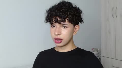 Snapshot of cuddly_twinkie chatting on 02/21/25, 04:37 Cuddly online show from 02/21/25, 04:37