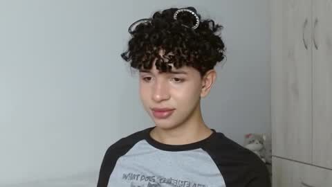 Snapshot of cuddly_twinkie chatting on 02/25/25, 04:31 Cuddly online show from 02/25/25, 04:31