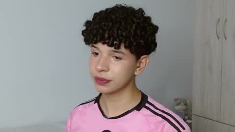 Snapshot of cuddly_twinkie chatting on 03/04/25, 02:10 Cuddly online show from 03/04/25, 02:10