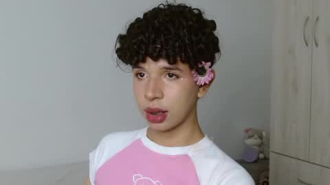 Snapshot of cuddly_twinkie chatting on 03/05/25, 03:40 Cuddly online show from 03/05/25, 03:40