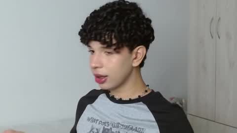 Snapshot of cuddly_twinkie chatting on 03/06/25, 02:40 Cuddly online show from 03/06/25, 02:40