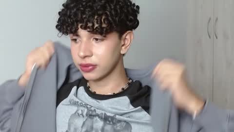 Snapshot of cuddly_twinkie chatting on 03/06/25, 05:43 Cuddly online show from 03/06/25, 05:43