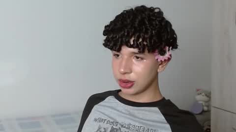 Snapshot of cuddly_twinkie chatting on 03/11/25, 06:52 Cuddly online show from 03/11/25, 06:52