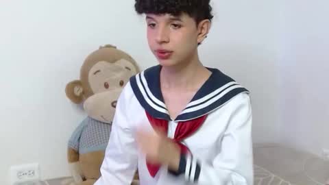 Snapshot of cuddly_twinkie chatting on 09/10/25, 06:13 Cuddly online show from 09/10/25, 06:13