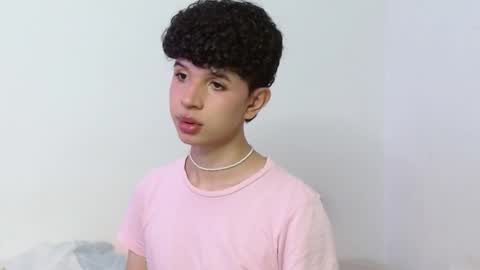 Snapshot of cuddly_twinkie chatting on 09/17/25, 10:06 Cuddly online show from 09/17/25, 10:06