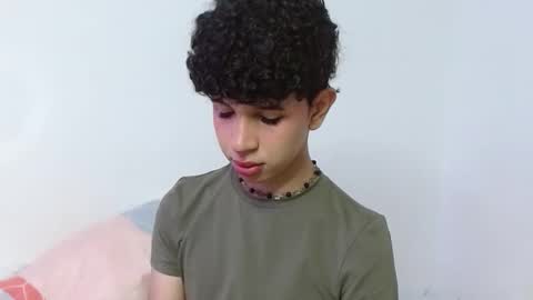 Snapshot of cuddly_twinkie chatting on 09/21/25, 10:50 Cuddly online show from 09/21/25, 10:50