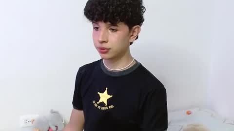 Snapshot of cuddly_twinkie chatting on 09/25/25, 10:02 Cuddly online show from 09/25/25, 10:02