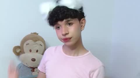 Snapshot of cuddly_twinkie chatting on 10/14/25, 03:40 Cuddly online show from 10/14/25, 03:40