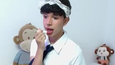 Snapshot of cuddly_twinkie chatting on 10/19/25, 03:18 Cuddly online show from 10/19/25, 03:18