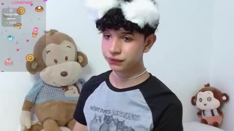 Snapshot of cuddly_twinkie chatting on 10/20/25, 04:24 Cuddly online show from 10/20/25, 04:24