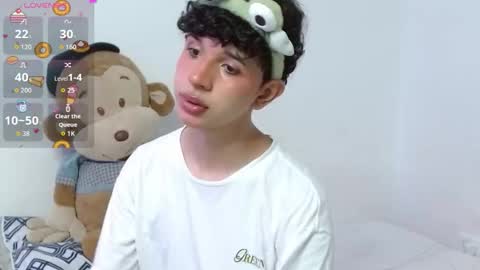 Snapshot of cuddly_twinkie chatting on 10/23/25, 07:45 Cuddly online show from 10/23/25, 07:45