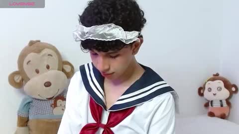 Snapshot of cuddly_twinkie chatting on 10/29/25, 04:37 Cuddly online show from 10/29/25, 04:37