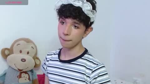 Snapshot of cuddly_twinkie chatting on 11/28/25, 10:23 Cuddly online show from 11/28/25, 10:23