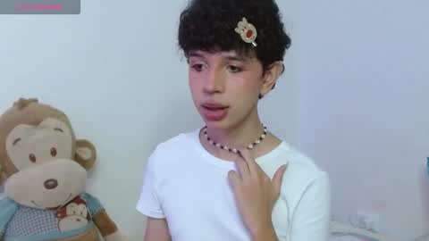 Snapshot of cuddly_twinkie chatting on 11/30/25, 08:02 Cuddly online show from 11/30/25, 08:02