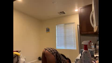 Snapshot of cum2charmxx chatting on 09/27/25, 03:17 cum2charmxx online show from 09/27/25, 03:17