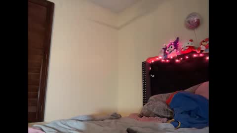 Snapshot of cum2charmxx chatting on 10/12/25, 03:05 cum2charmxx online show from 10/12/25, 03:05