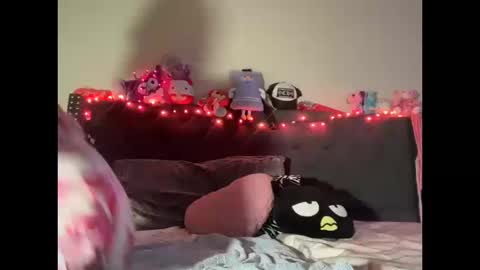 Snapshot of cum2charmxx chatting on 10/17/25, 10:18 cum2charmxx online show from 10/17/25, 10:18