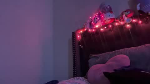 Snapshot of cum2charmxx chatting on 10/23/25, 02:22 cum2charmxx online show from 10/23/25, 02:22