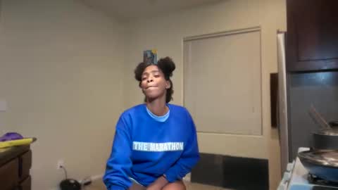 Snapshot of cum2charmxx chatting on 11/24/25, 03:39 cum2charmxx online show from 11/24/25, 03:39