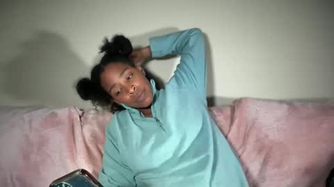 Snapshot of cum2charmxx chatting on 11/26/25, 08:59 cum2charmxx online show from 11/26/25, 08:59