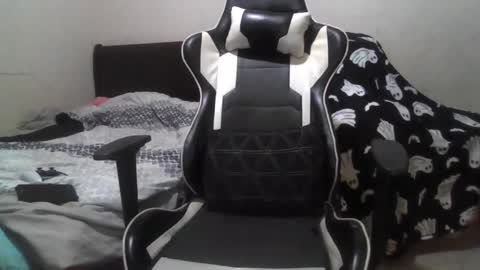 Snapshot of cummachine2022 chatting on 10/07/25, 12:30 cummachine2022 online show from 10/07/25, 12:30