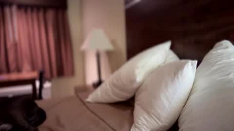 i love to be held unconcious online show from 10/22/25, 03:07