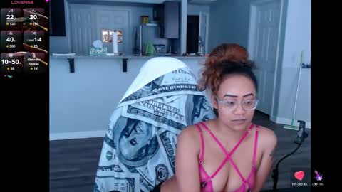 Snapshot of cumplzqueen chatting on 06/06/26, 05:39 Nia Reese online show from 06/06/26, 05:39