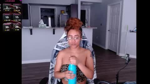 Snapshot of cumplzqueen chatting on 06/08/26, 04:18 Nia Reese online show from 06/08/26, 04:18