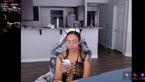 Snapshot of cumplzqueen chatting on 06/12/26, 07:57 Nia Reese online show from 06/12/26, 07:57
