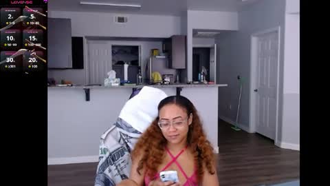 Snapshot of cumplzqueen chatting on 06/19/26, 06:45 Nia Reese online show from 06/19/26, 06:45